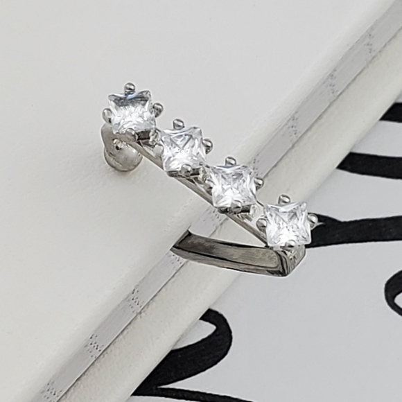 1-S) Ear Cuff - Picture 4 of 5